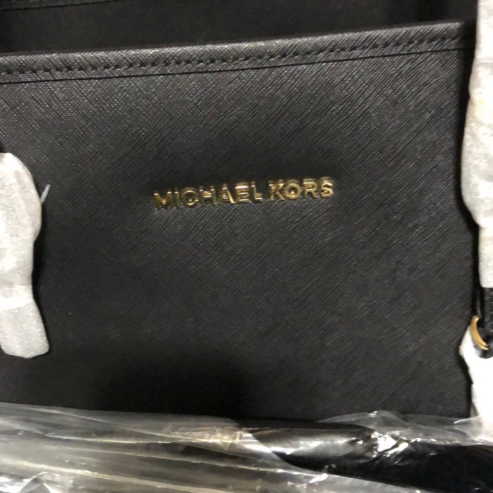 NWT Michael Kors Travel Jet Set Black/Gold - Picture 8 of 8